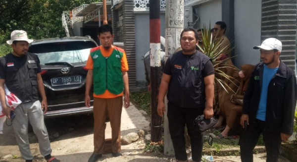 Wakil DPW Wahdah Sulsel Menyambangi Posko Banjir Parepare