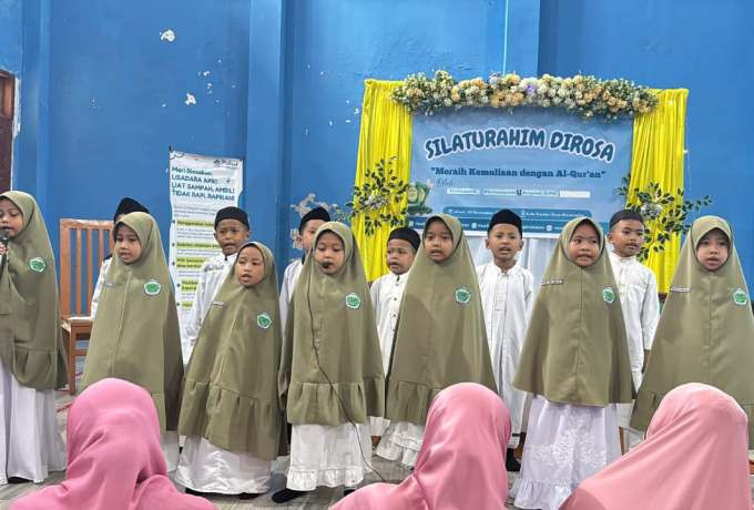 Persembahan Nasyid SDIT Wahdah Islamiyah Sinjai Selatan Pukau Peserta Silaturahim Dirosa