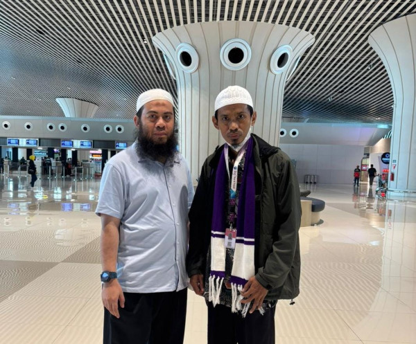 Ketua DPD Wahdah Islamiyah Sinjai Terima Hadiah Umrah dari Travel TOIF