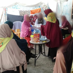 Satu Rumah Hangus di Sinjai Utara, Muslimah Wahdah Salurkan Bantuan