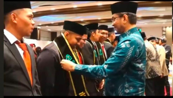 Kepala SD Unggulan Al-Wahdah Sinjai Resmi Dikukuhkan sebagai Guru Profesional