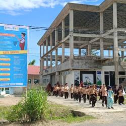 Tanamkan Empati Sejak Dini, SD Unggulan Al-Wahdah Sinjai Ajak Murid Jenguk Teman yang Sedang Sakit