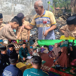 SDIT dan SMAIT Wahdah Kompak Salurkan Bantuan Korban Kebakaran Melalui WIZ